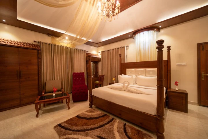 Honeymoon Suite Rooms image